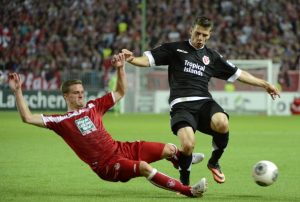 KAISERSLAUTERN, GERMANY - SEPTEMBER 02:  Simon Zoller (L) of Kaiserslautern battles for the ball with Daniel Svab (R) of Cottbus during the second Bundesliga match between 1.FC Kaiserslautern and Energie Cottbus at Fritz-Walter stadium on September 2, 2013 in Kaiserslautern, Germany.  (Photo by Thorsten Wagner/Bongarts/Getty Images)